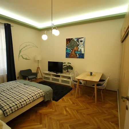 Castle Courtyard Hideaway Apartment Budapest Exterior photo