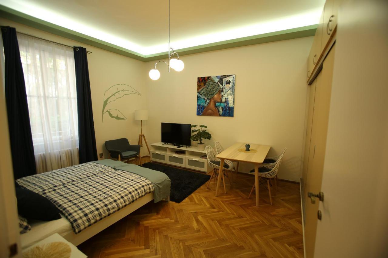 Castle Courtyard Hideaway Apartment Budapest Exterior photo