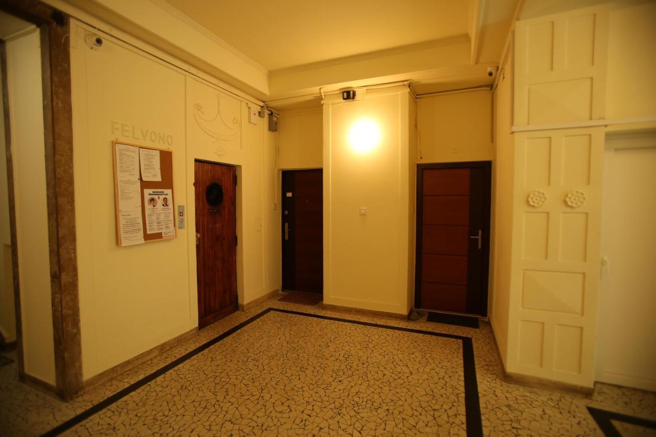 Castle Courtyard Hideaway Apartment Budapest Exterior photo