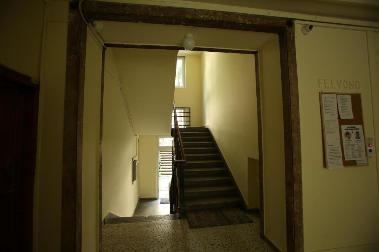 Castle Courtyard Hideaway Apartment Budapest Exterior photo