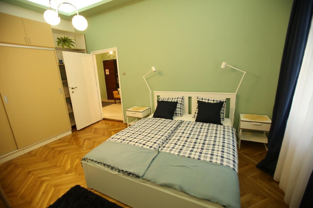Castle Courtyard Hideaway Apartment Budapest Exterior photo