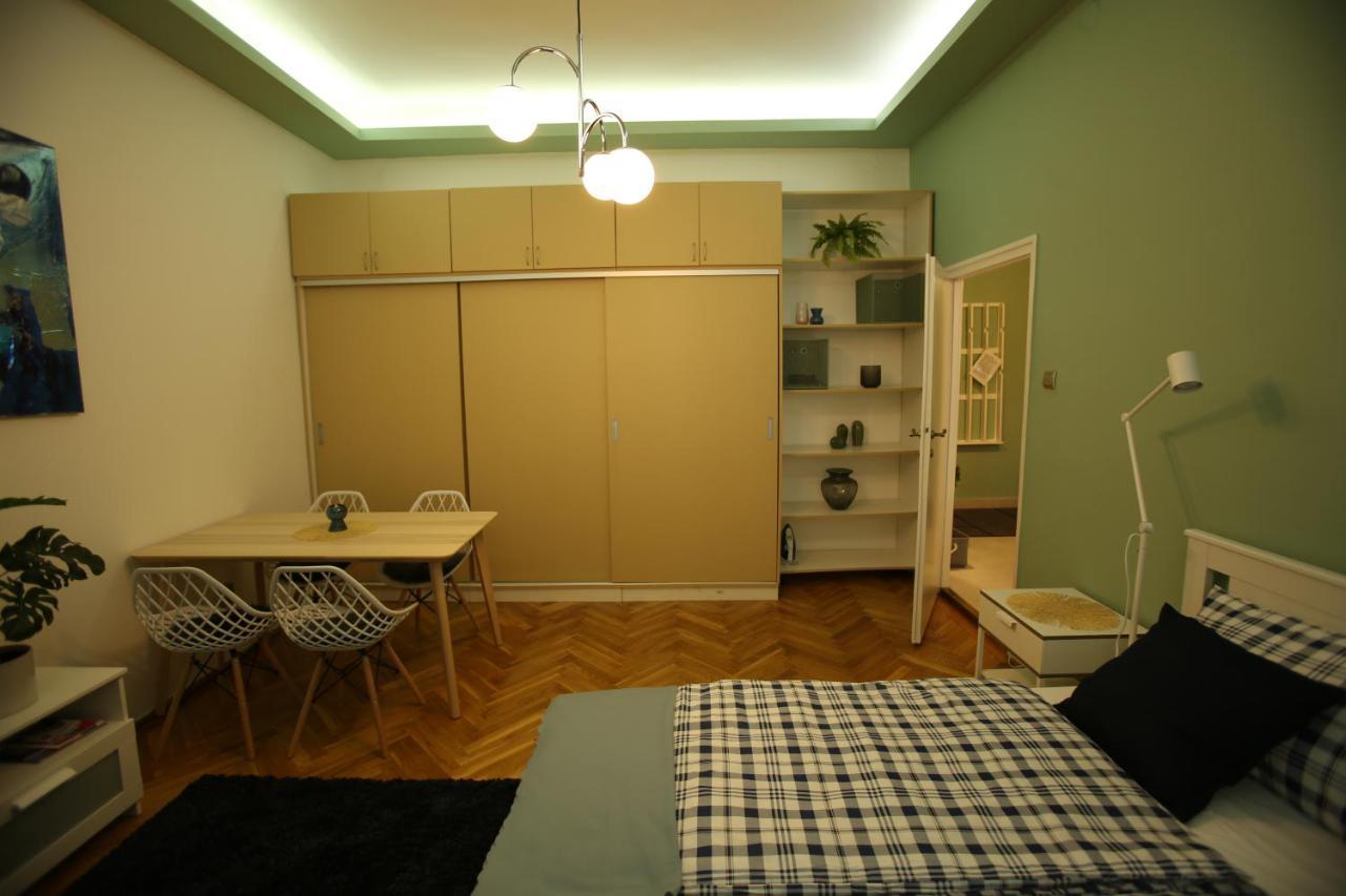 Castle Courtyard Hideaway Apartment Budapest Exterior photo
